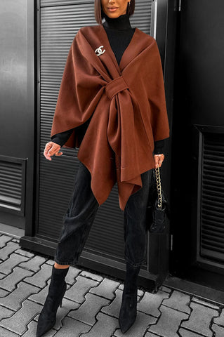 „Anything Is Possible“ – Lockerer Cape-Mantel aus Wolle mit Bindeband vorne 