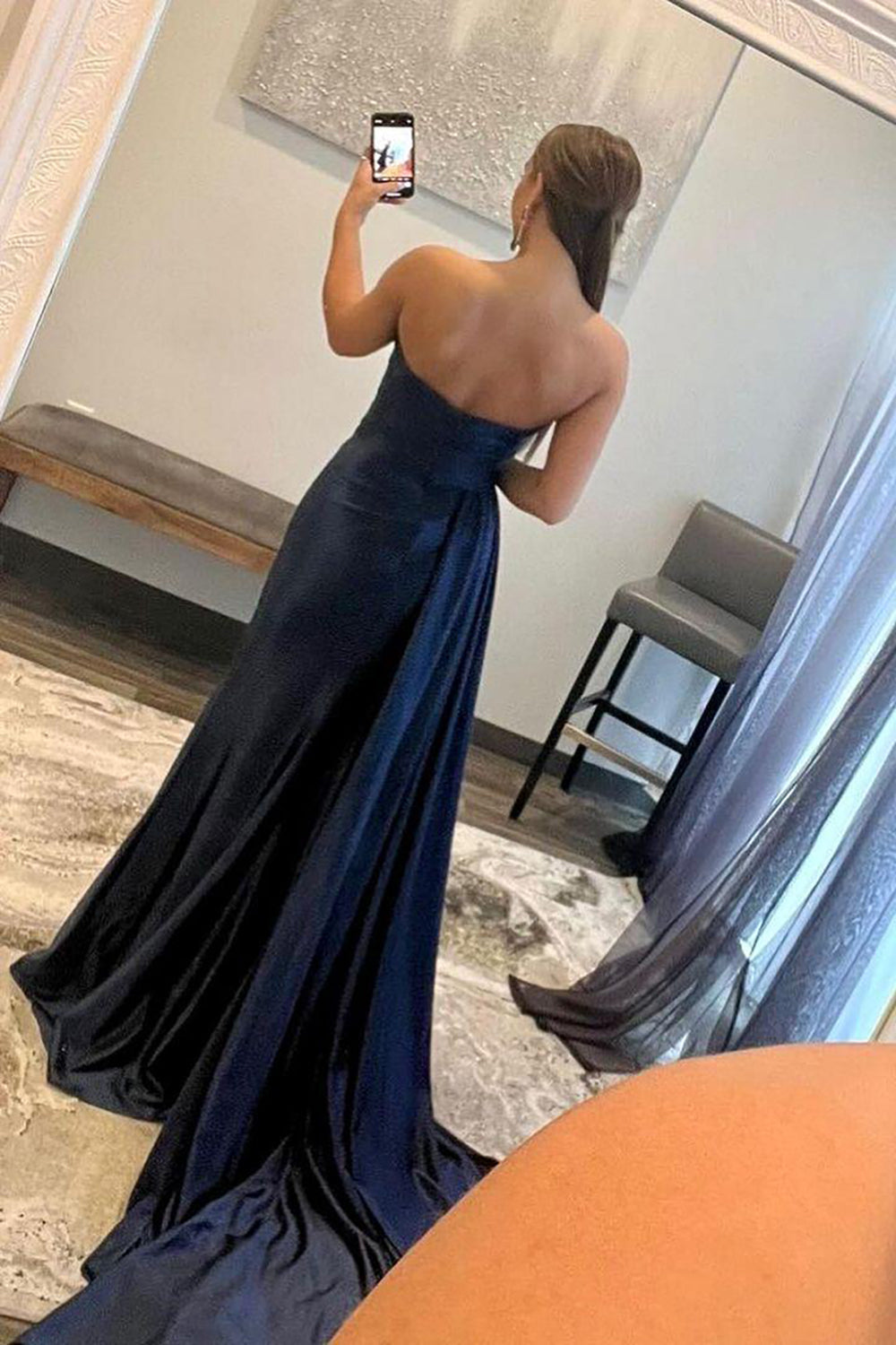 Langes, marineblaues A-Linien-Abendkleid von Sweethaert mit Schlitz vorne