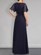 A-Linien-Kleid aus Chiffon in Bodenlänge mit asymmetrischem Schnitt, plissiert und mit Pailletten und Perlenstickerei