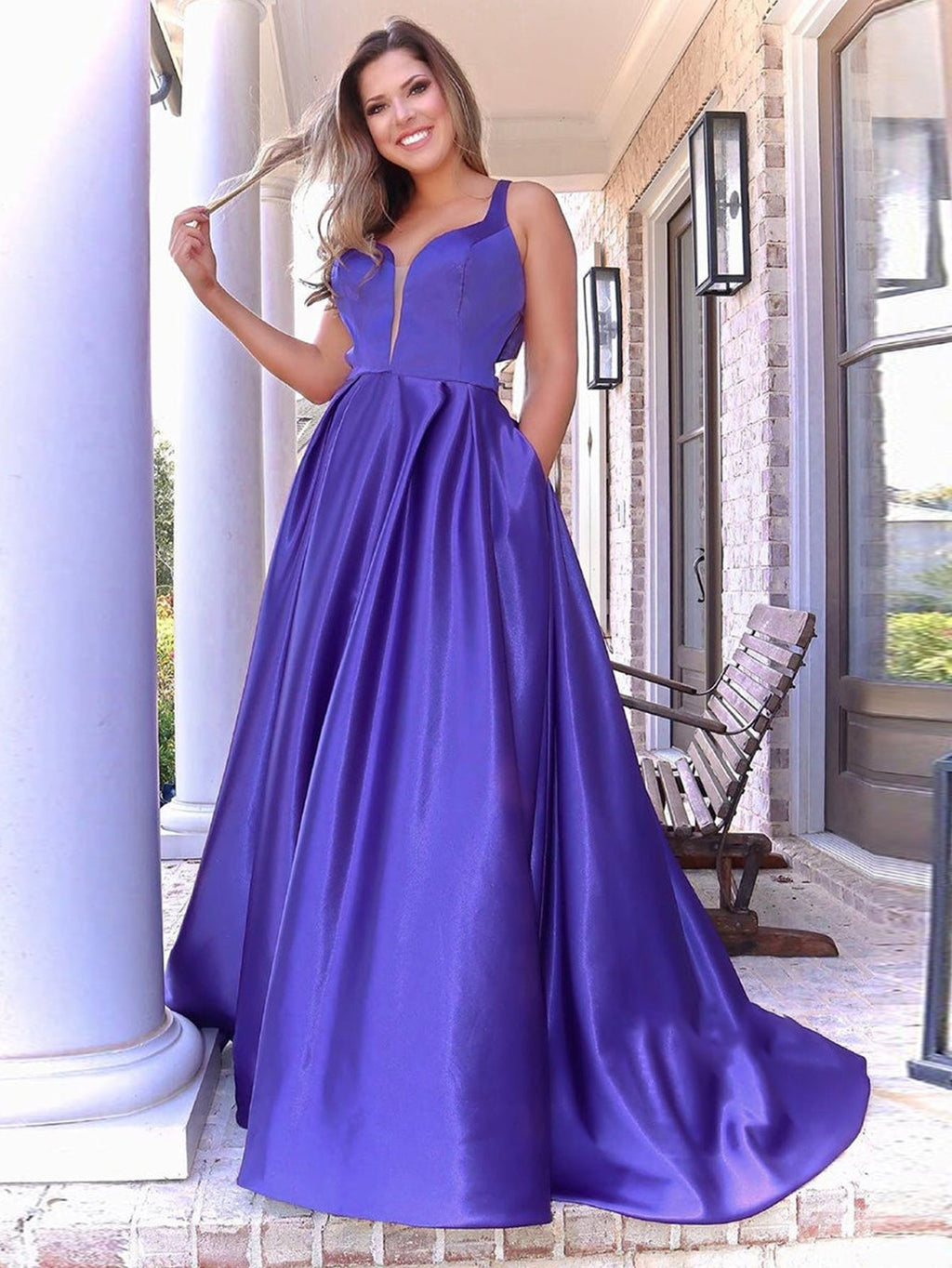 Vestido de fiesta morado largo con escote en V y corte A