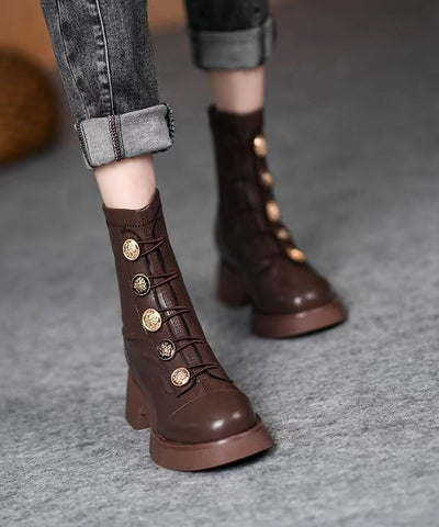 Braune, klobige Stiefel im europäischen und amerikanischen Stil 