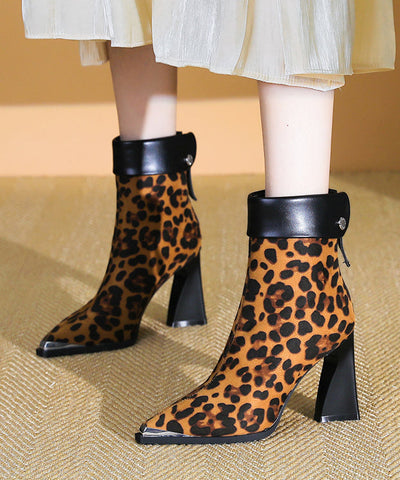 Edle weinrote Wildlederstiefel mit Spleiß und klobigem Absatz 