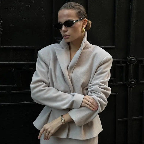 Conjunto de dos piezas para oficina con blazer de lana y falda con cremallera 