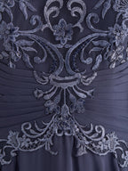 A-Linien-Kleid mit Illusion-Ausschnitt, bodenlang, aus Chiffon und Spitze, mit plissierten Pailletten und V-Ausschnitt für die Mutter der Braut