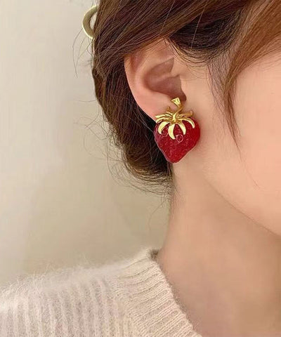 Moderne rote Ohrstecker aus Sterlingsilber mit vergoldeten Erdbeeren und Kristallen 