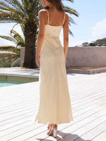 Vestido de tirantes con abertura de moda 