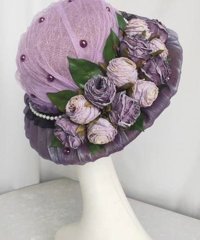 Elegante sombrero de pescador francés con encaje morado y flores
