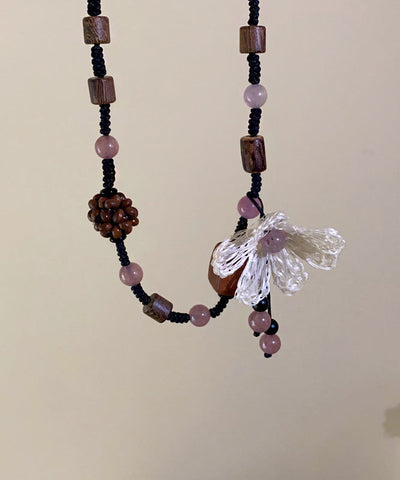 Collar con colgante de borla floral con cuentas de resina de café hecho a mano 