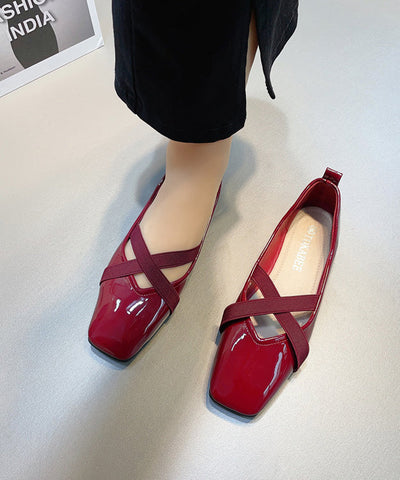 Zapatos planos de piel sintética color vino tinto para mujer con tiras cruzadas 