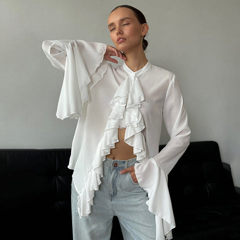 Bluse aus transparentem Chiffon mit Rundhalsausschnitt, Glockenärmeln und Wasserfall-Rüschen 
