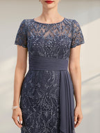 Etuikleid/Säulenkleid mit Illusion-Ausschnitt, knielang, aus Chiffon mit Spitze, Kaskadenrüschen und Pailletten für die Mutter der Braut