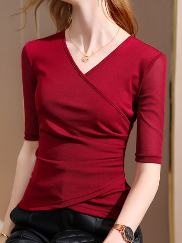 Camisetas asimétricas plisadas de color liso con cuello en V y manga corta de talla grande 