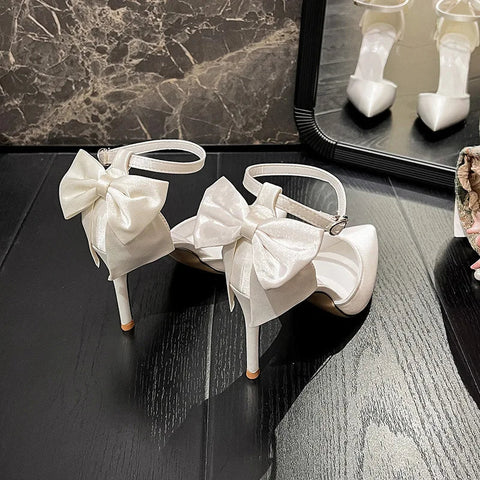 Neue High Heels Damen Dünne Fersenriemen Satin Weiß Hochzeitsschuhe Schmetterling Brautschuhe 