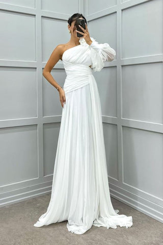 Abendkleid mit einem Ärmel und Schulterdetail