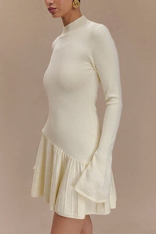 Vestido mini tipo suéter con volantes, mangas acampanadas y cuello alto 