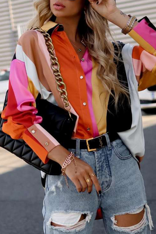 Blusas elegantes con cuello vuelto y estampado en contraste 