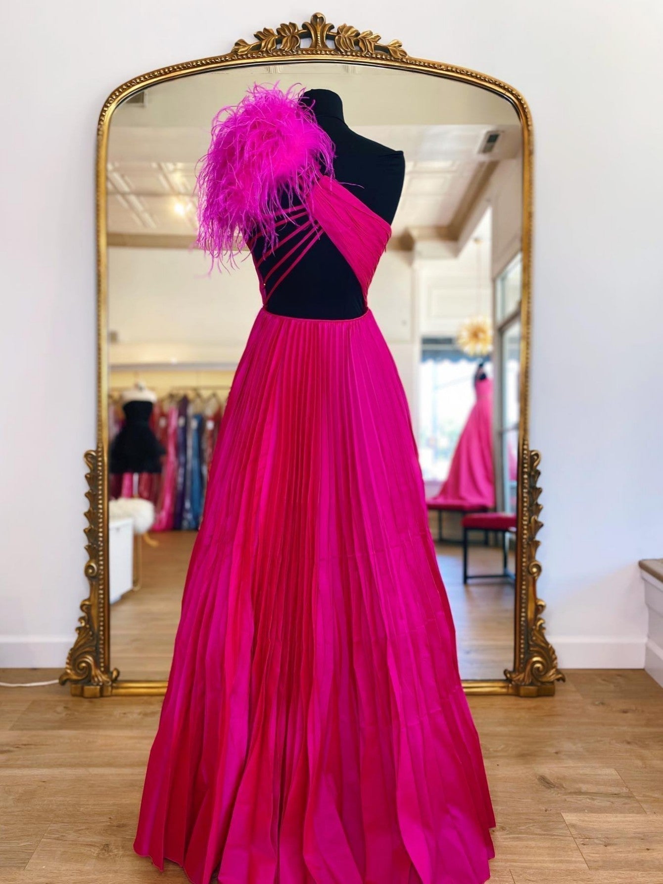 Vestido de fiesta de tafetán con un solo hombro y corte en A plisado