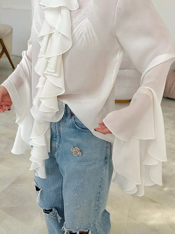Bluse aus transparentem Chiffon mit Rundhalsausschnitt, Glockenärmeln und Wasserfall-Rüschen 