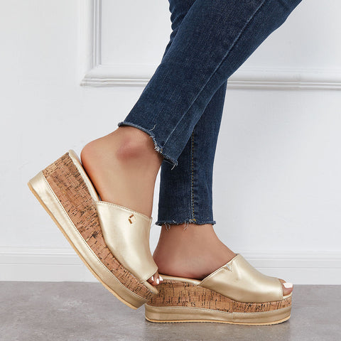 Bequeme Slip-on-Sandalen mit Korkfußbett und Plateau-Keilabsatz 