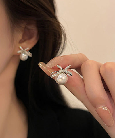 Schicke Ohrstecker mit Perlenschleife aus weißem Sterlingsilber 