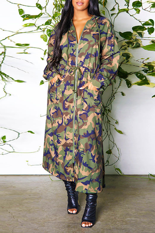 Lässige Oberbekleidung mit Camouflage-Print, Reißverschlusstasche und Kapuze 