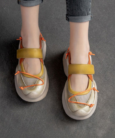 Zapatos casuales de plataforma amarilla de piel de vaca con hebilla y tacón alto de cuña 