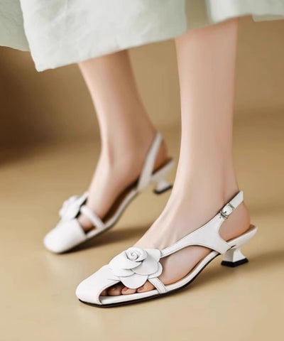 Sandalias de tacón alto con diseño floral calado en blanco de Boutique 