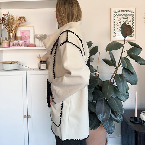 Nordischer Mantel mit Schal 