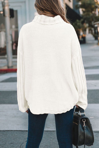 Oversize-Strickpullover mit Rollkragen und Kängurutasche 