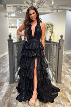 Schwarzes, langes Ballkleid mit Tüllapplikationen, Neckholder, Rüschen und Stufenrock