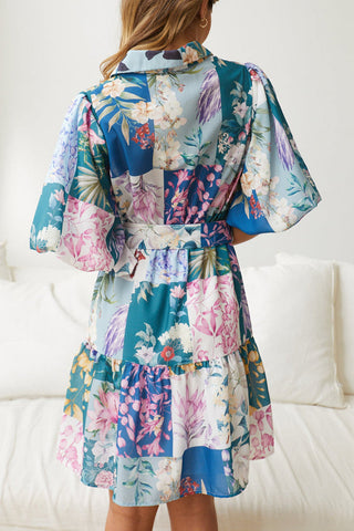Vestidos bohemios florales con cinturón y cuello vuelto en forma de A 