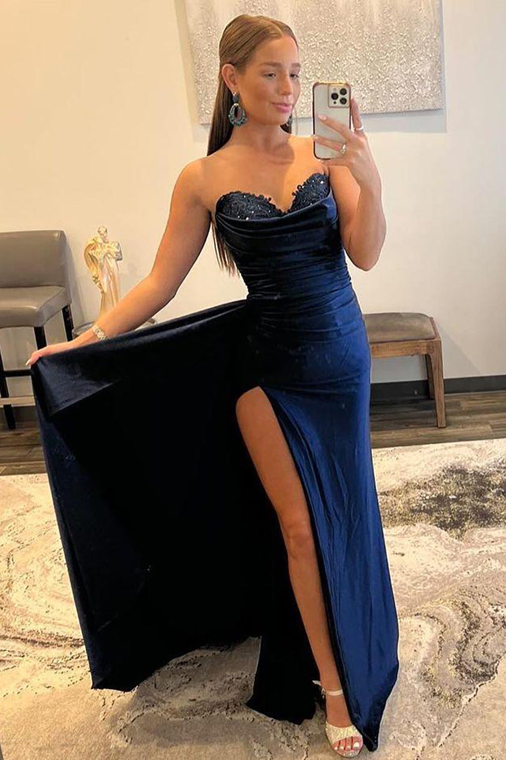 Langes, marineblaues A-Linien-Abendkleid von Sweethaert mit Schlitz vorne