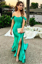 Vestido de fiesta largo verde de sirena con hombros descubiertos y abertura frontal