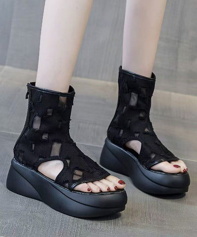 Botas vaqueras negras únicas con plataforma y chanclas huecas 