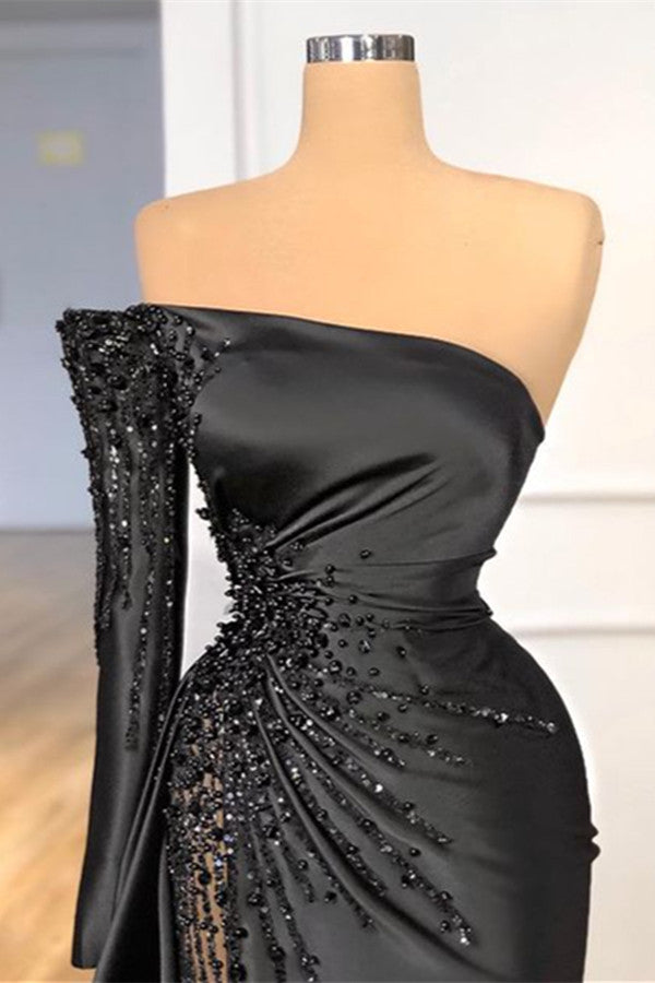 Increíble vestido de fiesta negro de un solo hombro con cuentas y manga larga