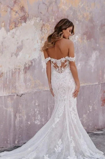 Amazing Column Lace Sweetheart Sleeveless Wedding Dress With Appliques