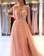 Increíble vestido de noche largo de tul con tirantes y escote en forma de corazón