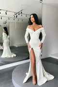 Atemberaubendes weißes Meerjungfrauen-Abendkleid, schulterfrei, mit Schlitz, lange Ärmel
