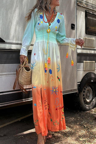 Vestidos de fiesta elegantes con estampado floral, abertura en degradado y escote en V en contraste. 