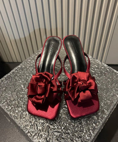 Edle weinrote Satin High Heels mit Blumenmuster und Peep Toe 