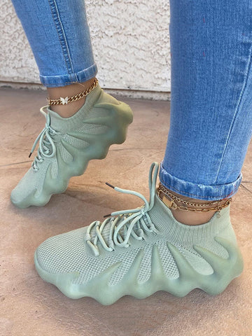 Atmungsaktive Sneakers aus Strick mit Schnürung 