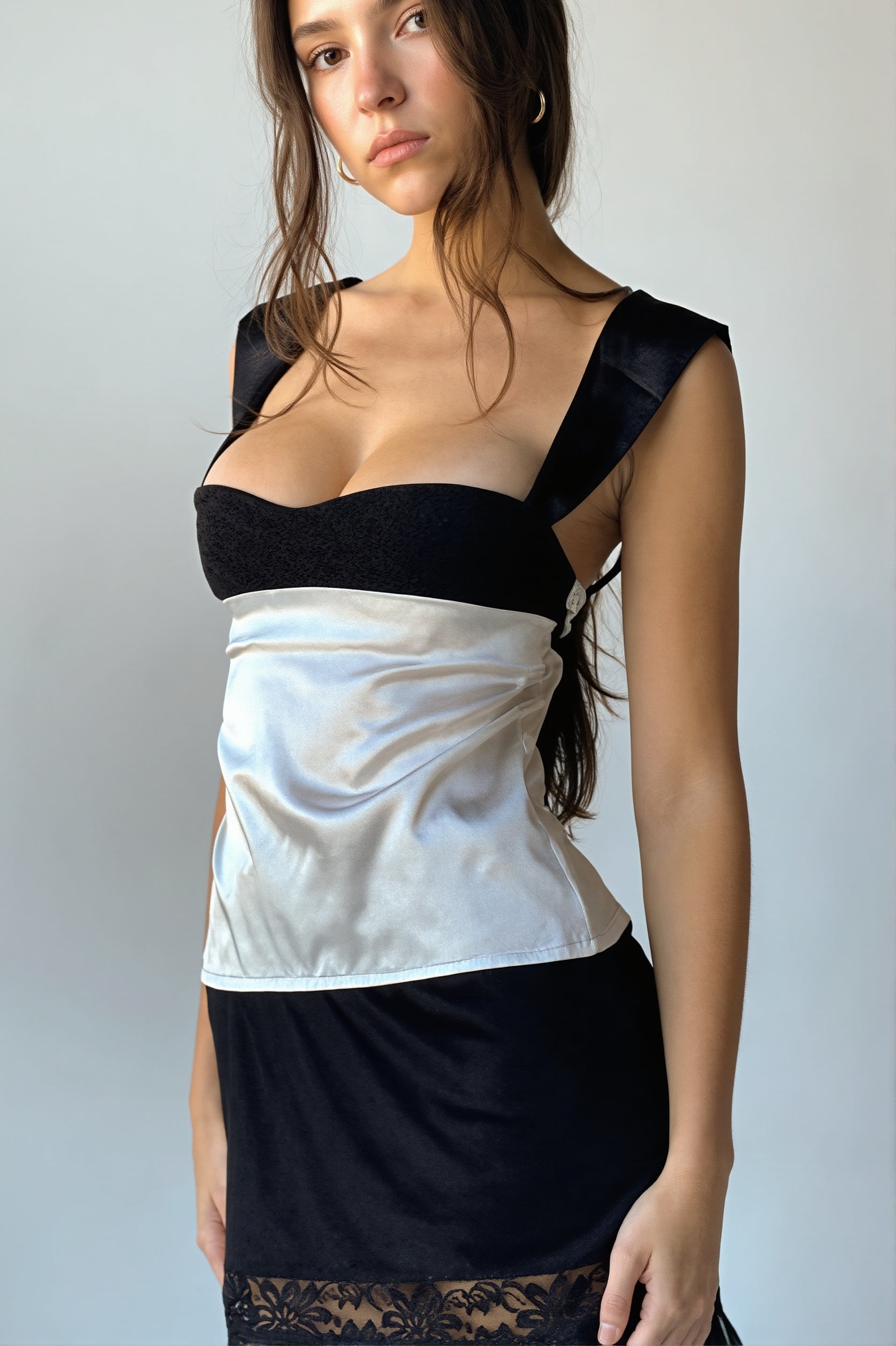 Colorblock Low Cut Tie Back Blouse