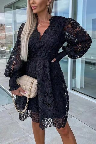 Vestido mini de lujo con mangas abullonadas, encaje de crochet floral y debut 