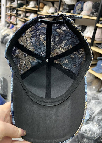 Gorra de béisbol elegante con diseño de mariposas y retazos de circonitas y encaje azul 