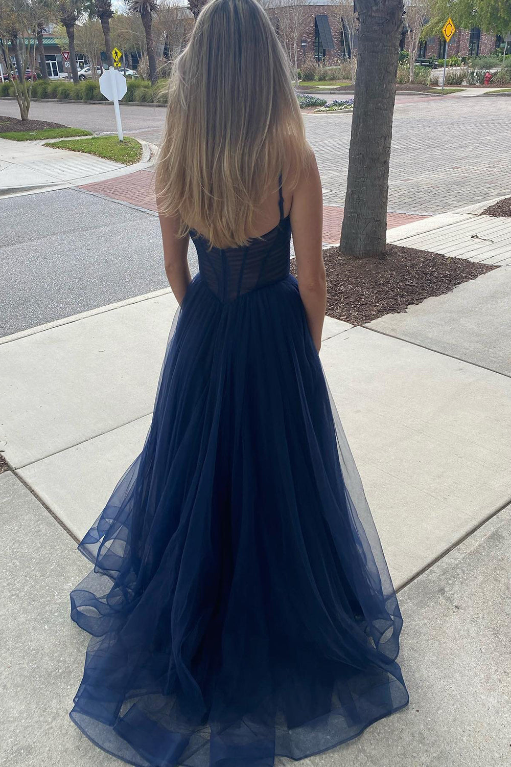 Langes, marineblaues A-Linien-Abendkleid mit Spaghettiträgern