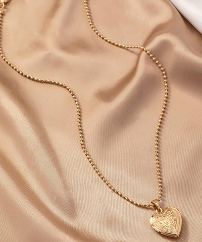 Elegante collar con colgante de amor en plata de ley dorada 