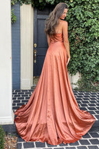 Langes, rosafarbenes A-Linien-Abendkleid mit Spaghettiträgern und Schlitz vorne