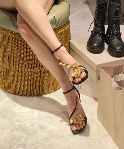 Sandalias de tacón alto con diseño floral francés negro 