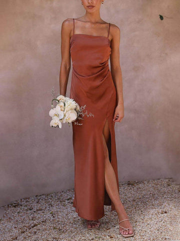 Vestido de tirantes con abertura de moda 