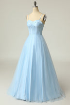 Vestido de fiesta largo morado claro con tirantes finos y corte en A